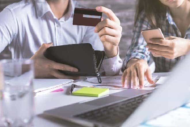 Кредитка «Універсальна» від Привату, умови, комісії, відгуки.