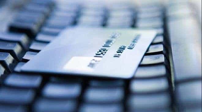 Перекази з України в Росію через ПриватБанк.